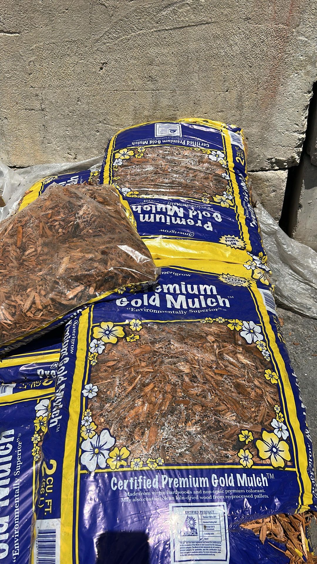 Premium Gold Mulch - 75 Bags Per Pallet