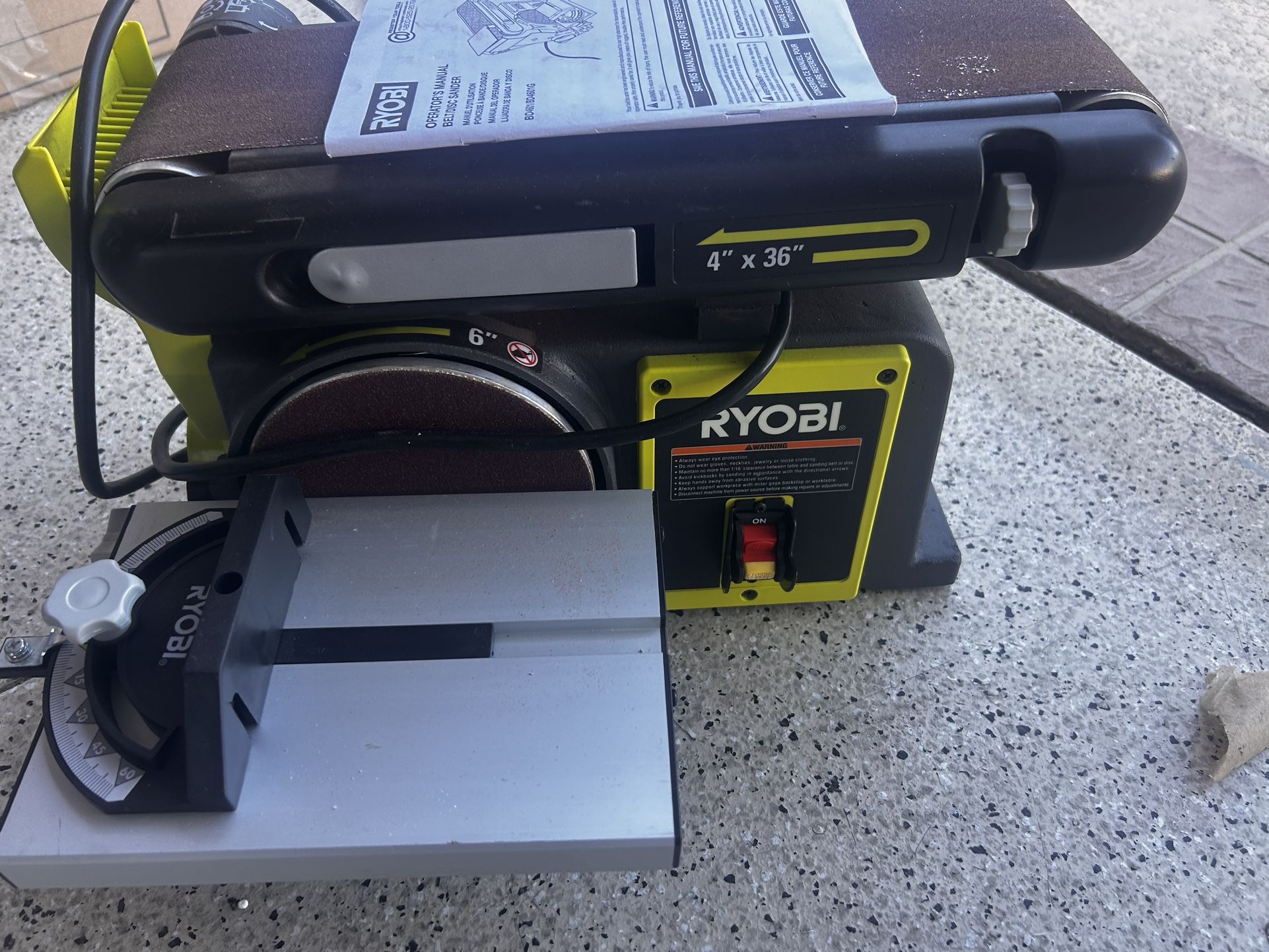 Ryobi Belt/Disc Sander w/ new package of sanding belts
