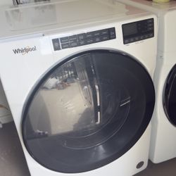 Washer + Dryer 