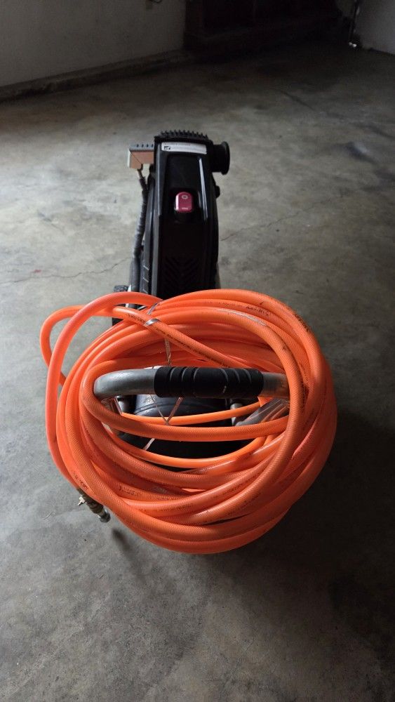 HUSKY Earcompressor 150 PSI