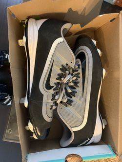 Baseball cleats
