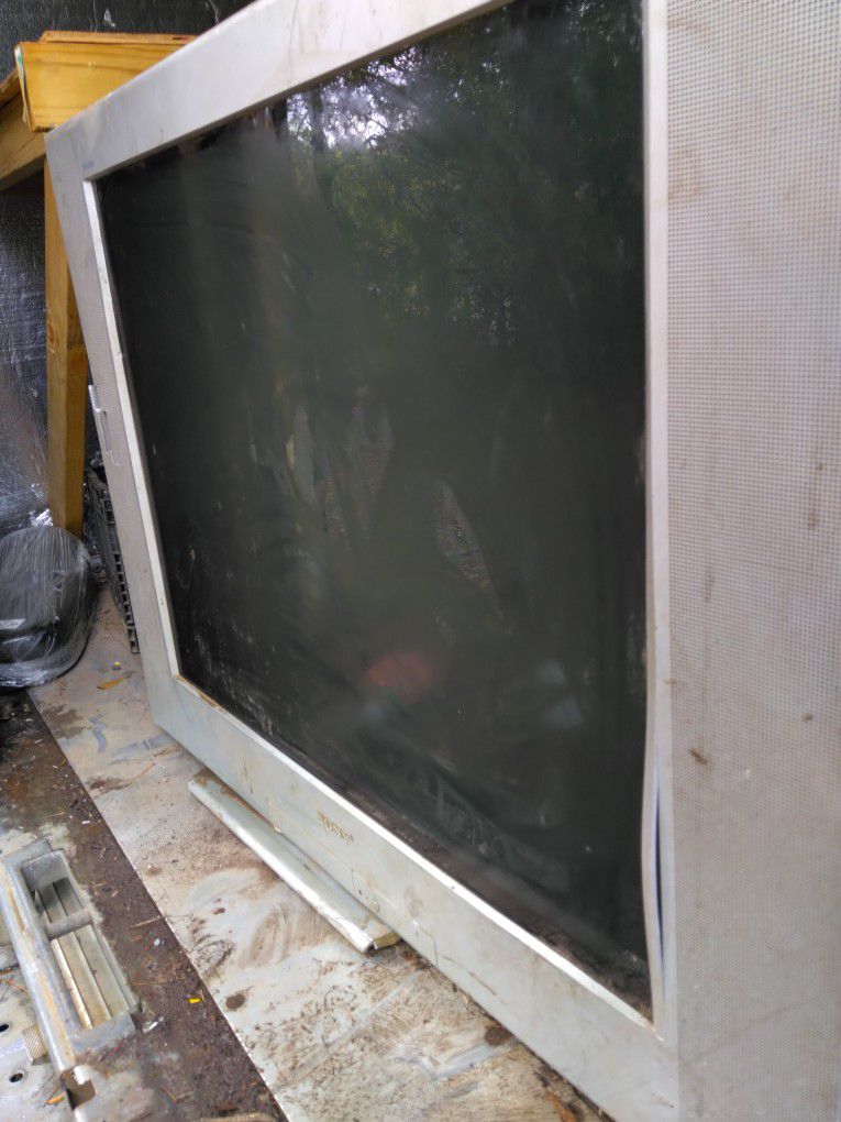 old flatscreen tv good for games and movies