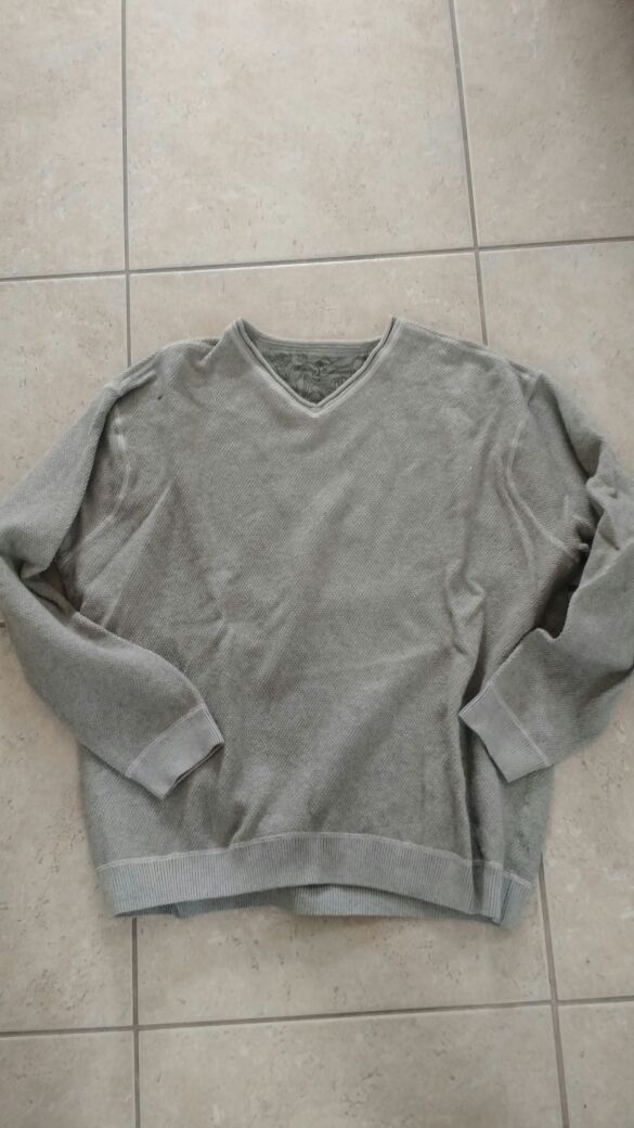 Gray Tommy Bahama XXL sweater