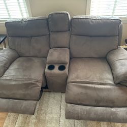 Electric Reclining Loveseat 