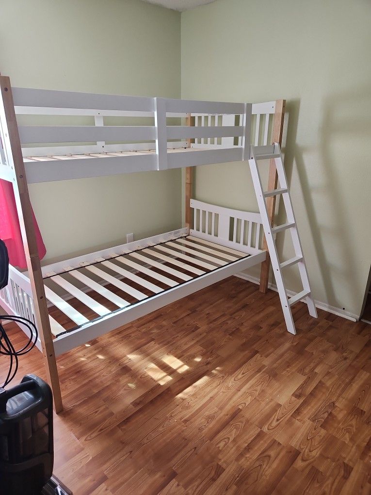 New Bunk Beds $100 With Ladder