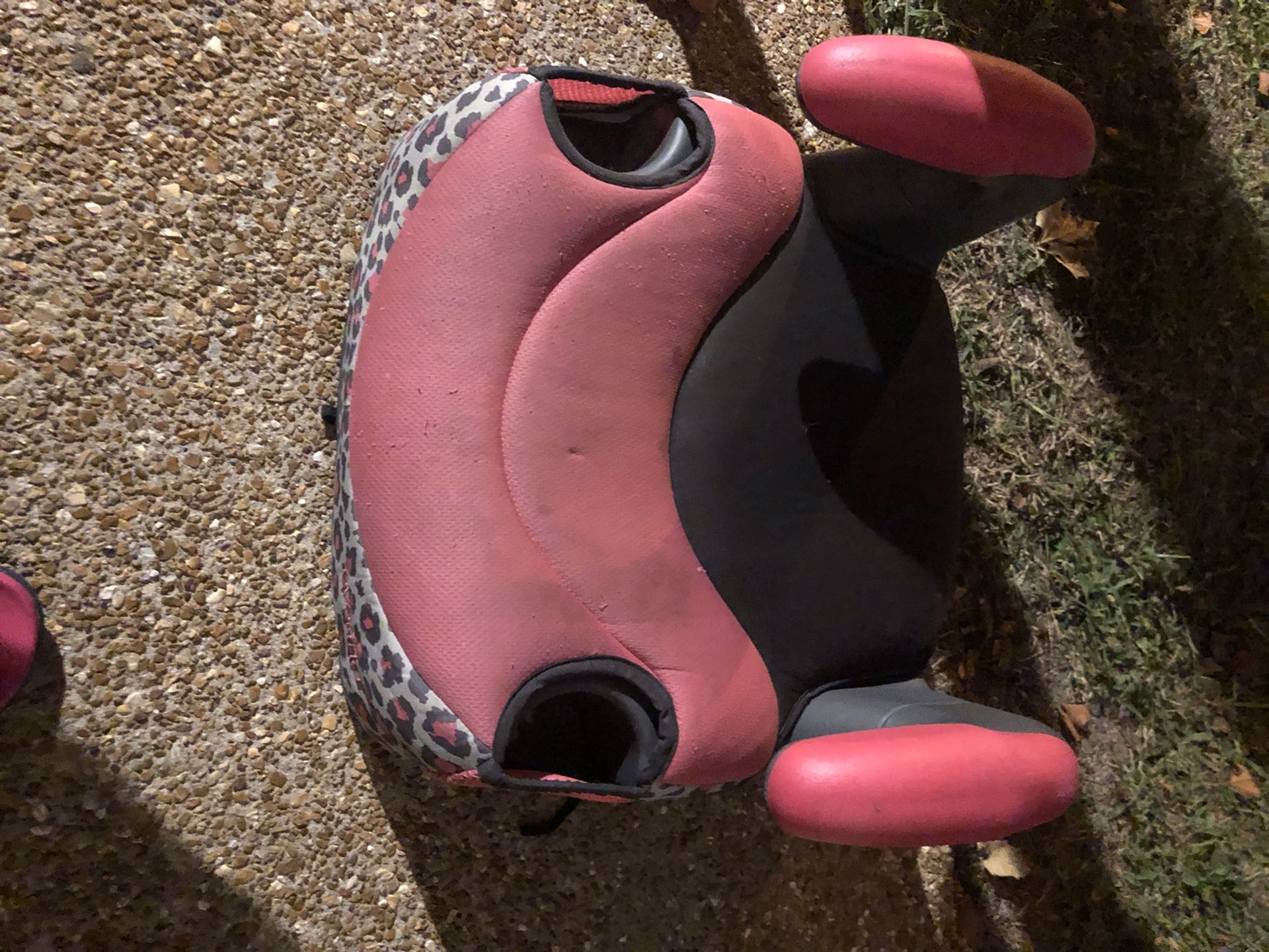 Leopard booster seat