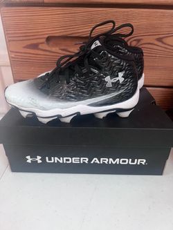 Boys flag football 🏈 Under Armour Speedcat 2.0 black & gray sneakers with textured, scale-like pattern Size US 3.5Y #speedcat #football