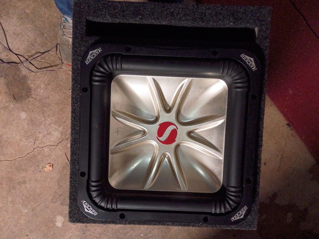 kicker/crutchfield 12 solo baric in box