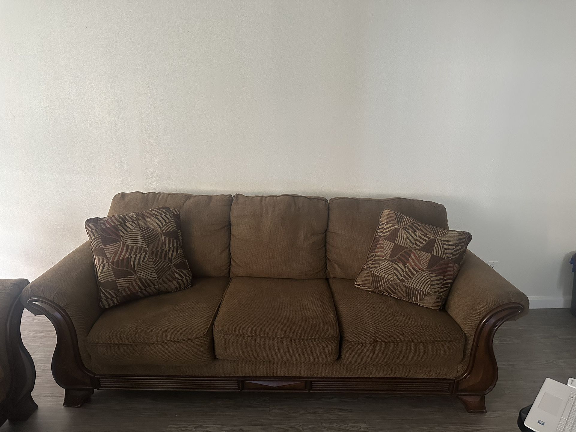 Stylish Matching Couch Set – Great Deal