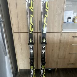 Fischer Down Hill Skis with Bindings 