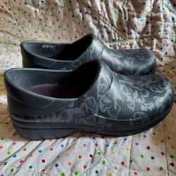Crocs Neria Pro II Women's Floral Work Shoes Size 8.