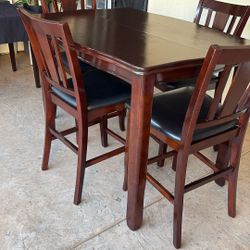 Dining Table And 4 Chairs 