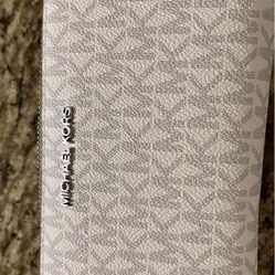 Michael Kors Wallet Brand New 