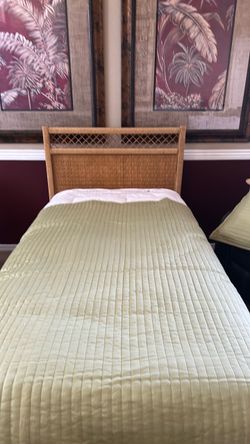 Wicker twin bed