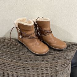Size 8 Australia, Uggs, Soft Leather Boots New.