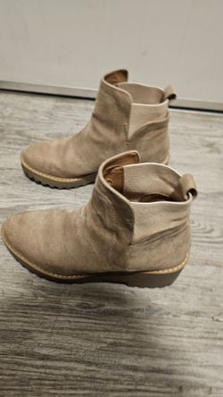 Beige boots Size 6.5