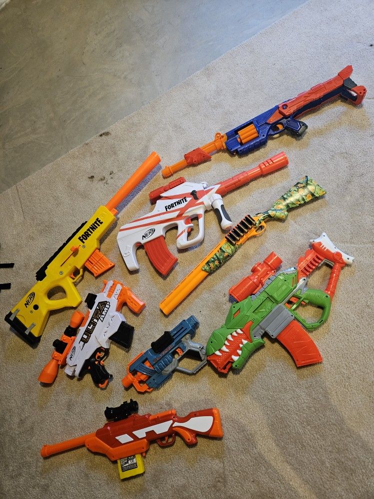8 Toy Guns