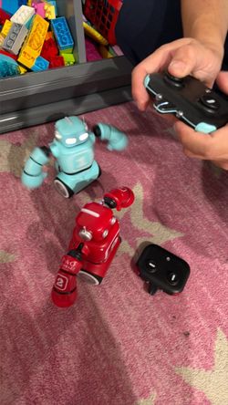 FAO Schwarz RC Battle Robot Set, used. Pick up 91342