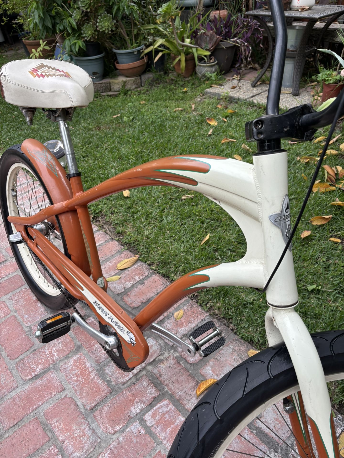 ELECTRA BONEY FINGER 3 SPEED (RARE) FAT TIRES 24X3.0 Ready to Enjoy the ride. See my other Bikes. Thanks