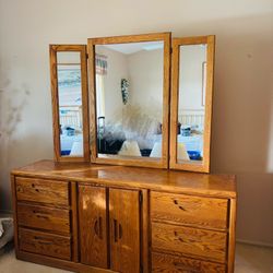 Great condition! Oak wooden Dresser with mirror: 67”wide*31”tall*16.5”wide 