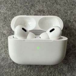 AirPods Pro (2nd Gen, Lightning) – Great Condition + Cable