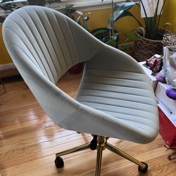 Home Office Swivel Armchair with  Silver Base, Back Incline Adjustable for Vanity Make-up