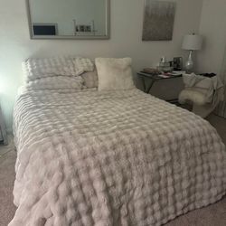 Queen mattress barely used. No stains or damage. I always slept alone on it and with a cover on