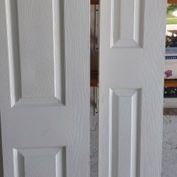 Closet Doors 2 Doors Of 30x 80 Total Opening 60 ( Four Panels 15 Inches Each) $60
