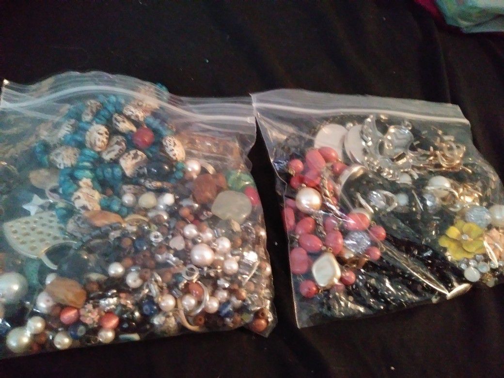 2 bags with mix beads