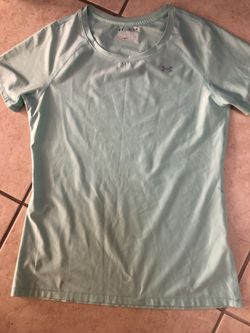 Women’s under armour top sz medium