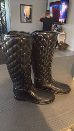 Hunter Black Quilted Gloss boots