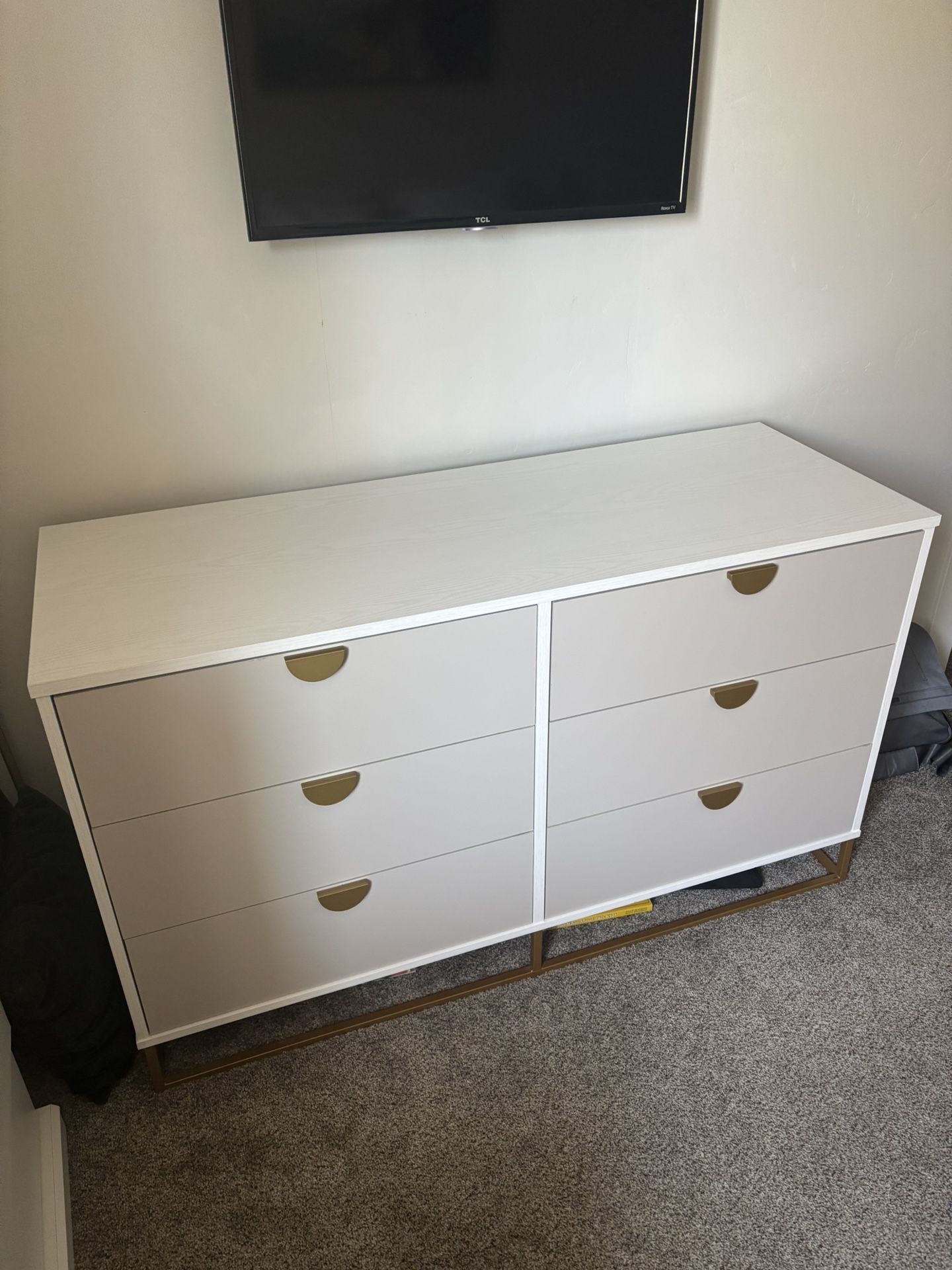 Dresser (6 Drawers)