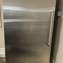 Refrigerator- Viking 