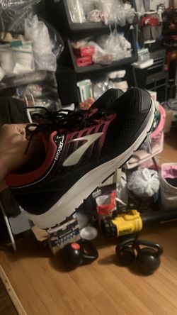 Brand New Mens Brooks shoes size 11.5