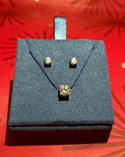 Jewelry Silver 925 / Cubic Zirconia Pendant and Cubic Zirconia Stud Earrings