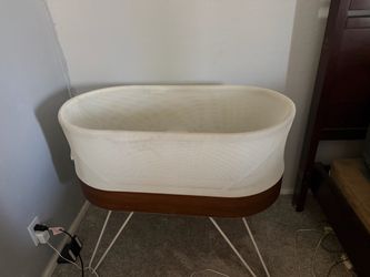 Happiest baby snoo bassinet