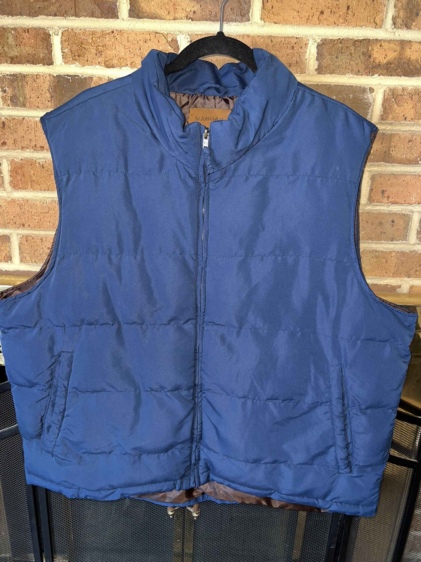 Men’s 2XL St. John’s Bay royal blue puffer vest in size XXL 