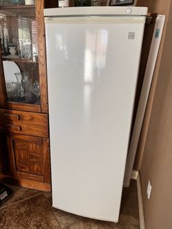 Kemore  6.5 cubic ft. Upright freezer