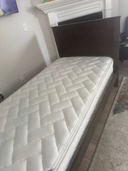 Twin bed (pillow top Mattress)