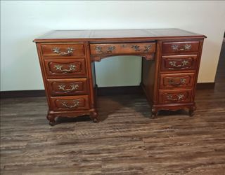 ANTIQUE VICTORIAN DESK