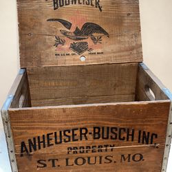 VTG BUDWEISER ANHEUSER-BUSCH INC WOOD CRATE W’ CHECKER BOARD & WOODEN CHECKERS 