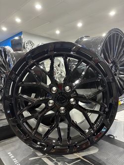 19x8.5 Dolce Magari Gloss Black 5x112 28 offset