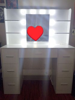 White Vanity with LED Mirror & Adjustable Lighting – Excellent Condition