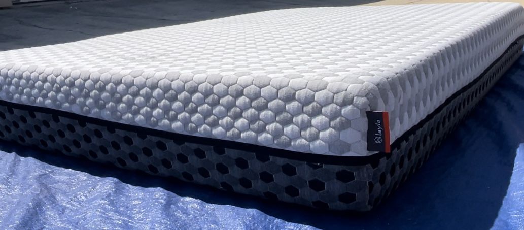 🌙 Queen Layla Memory Foam Mattress – FLIPPABLE (Soft & Firm) – DELIVERY AVAILABLE 🚚