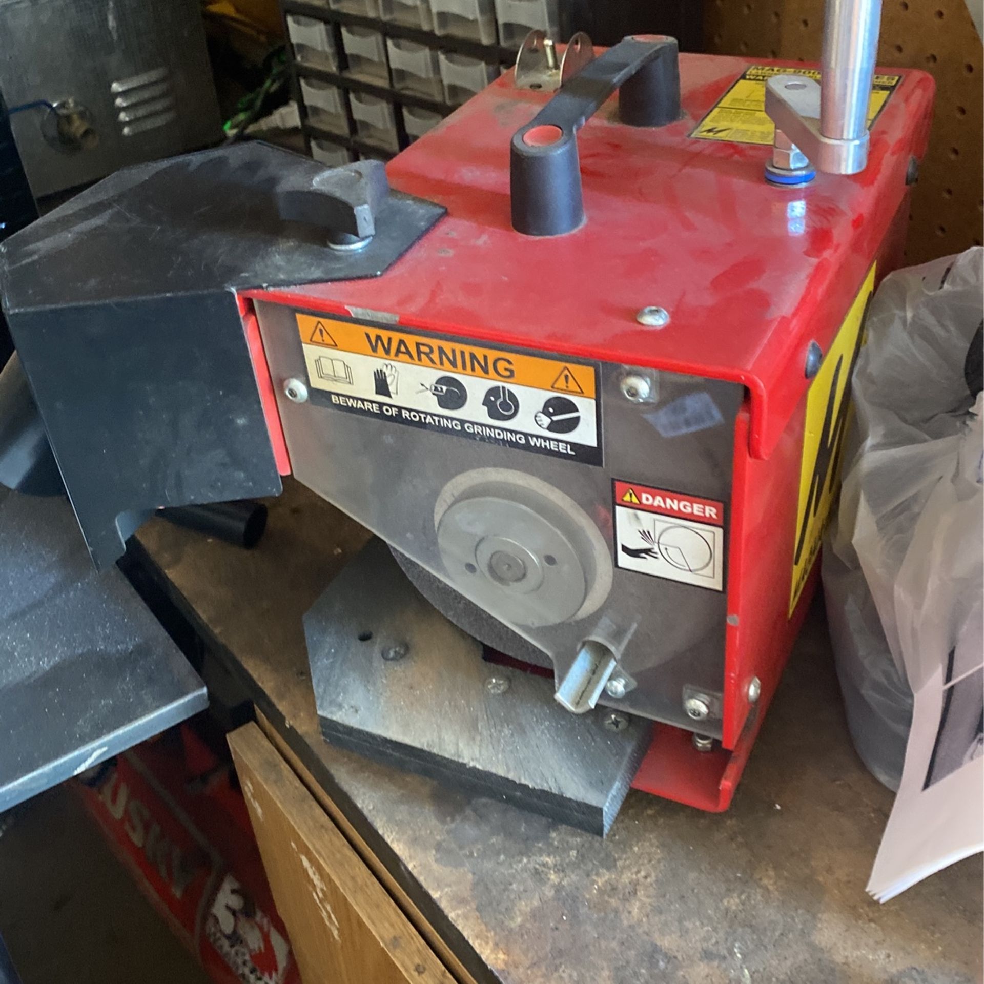 MAG 9000 Series Professional Lawnmower Blade Sharpener
