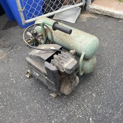 Hitachi EC12 Air compressor