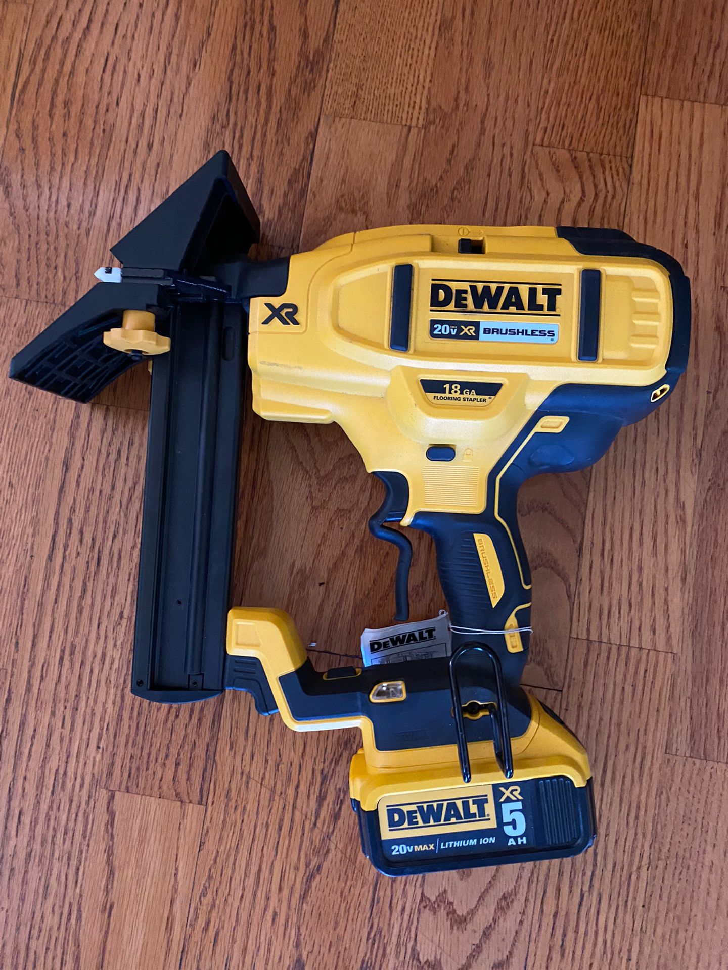 Dewalt dcn682b hot sale