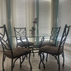 Dinning table set ( Ashley Furnitures)