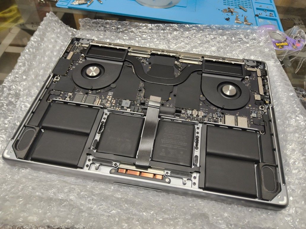 Macbook Screen Replacement 