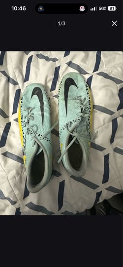 Soccer cleats